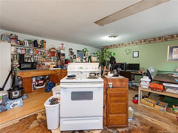 5th image of 702 N 9th St