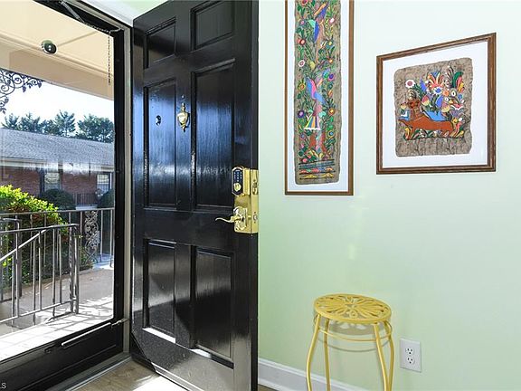 4th image of 1833 Banking St APT A24