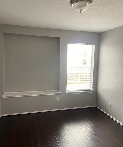 12533 Manor Ct — Photo 10