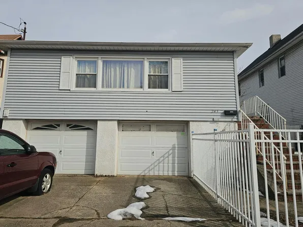 245 Harbor Rd, Staten Island, NY 10303