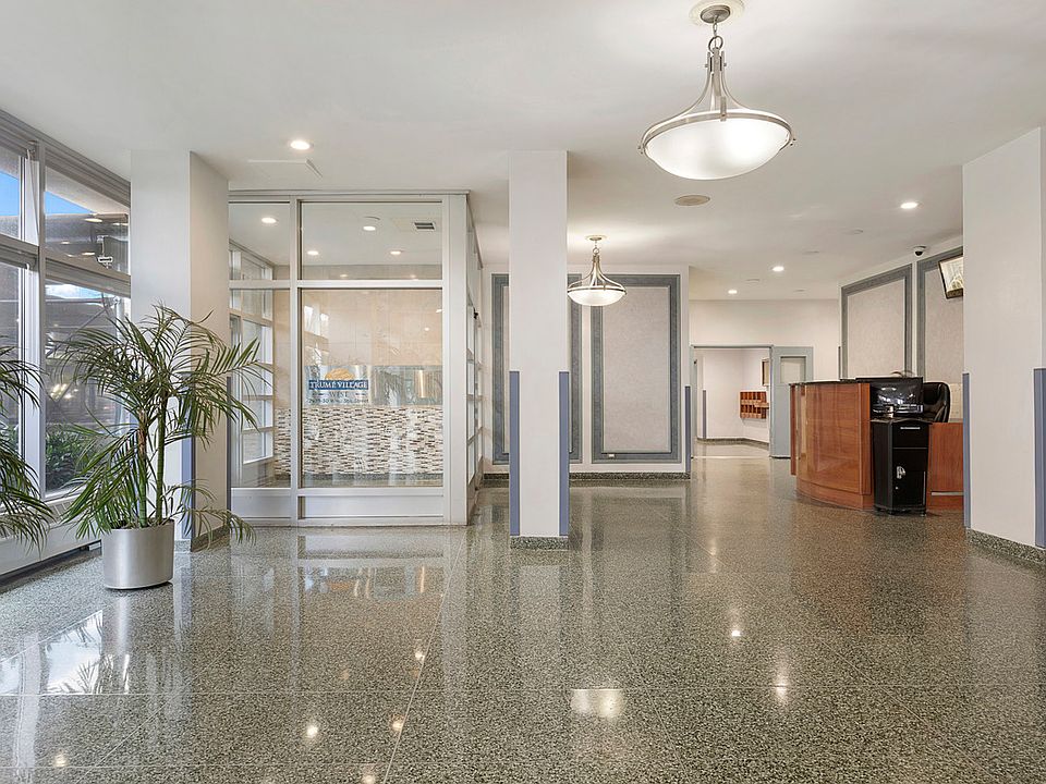 2nd image of 2940 W 5th St #18O