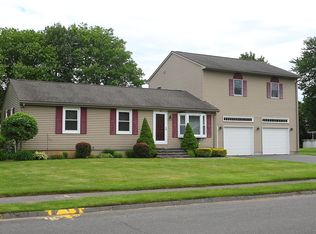 39 Hunting Ln, Agawam, MA 01001