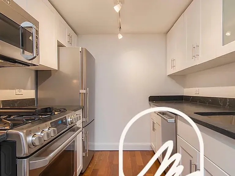 290 3rd Ave #2C — Photo 3