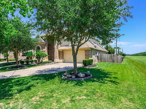 Greenbelt on the right side of the home. You will never have neighbors on this side!