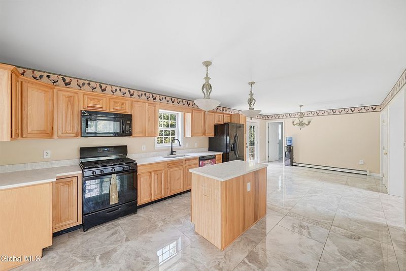 4th image of 79 Goodman Road