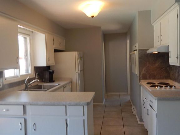 4th image of 1070 Borgstrom Ave