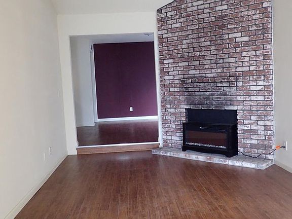 2nd image of 2443 Larkspur Ln
