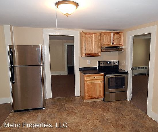 1st image of 110 Essex St APT 3