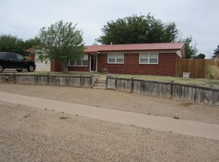 701 3rd St, Plains, TX 79355
