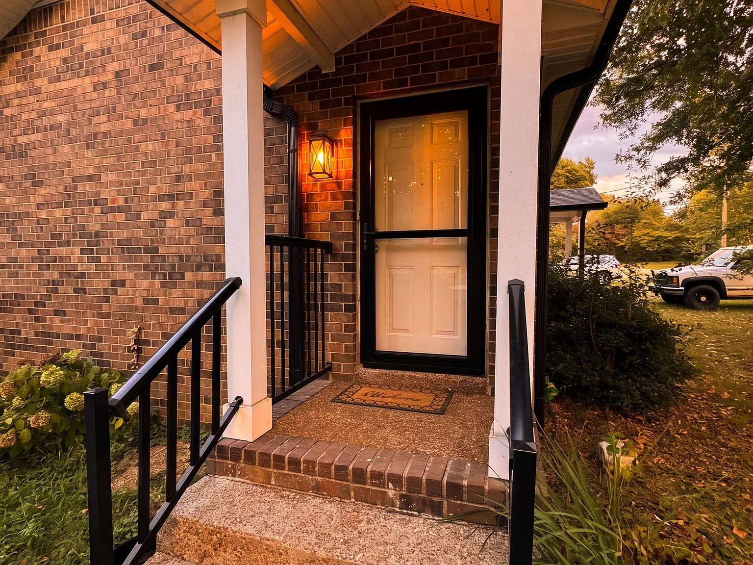2 bed, 850 sqft, $1,750 — Photo 2