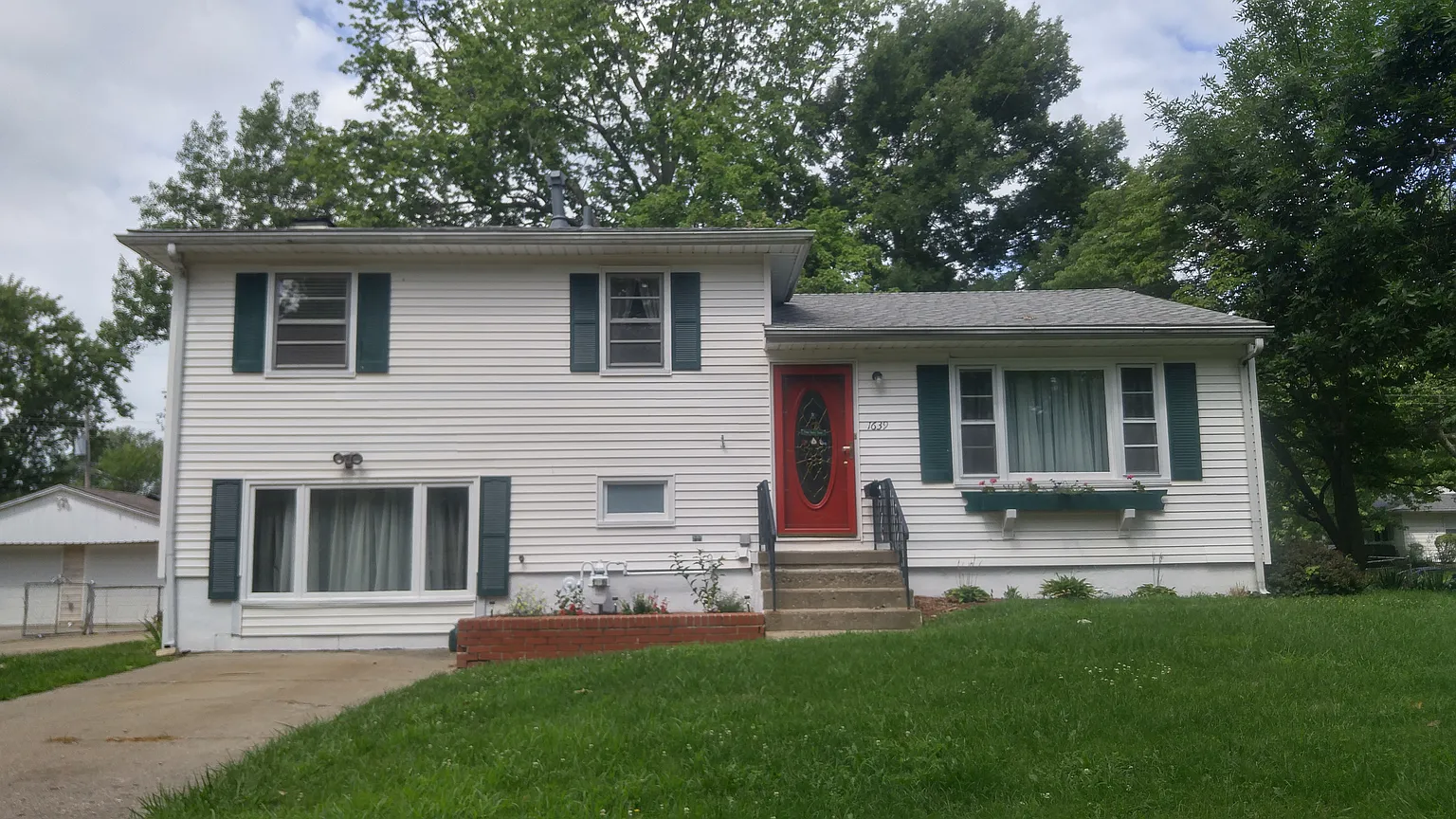 1639 N Foster Ave photo 1