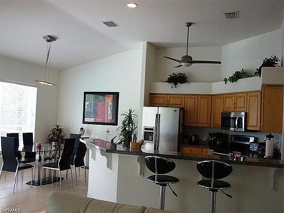 5th image of 3130 SW 22nd Ave