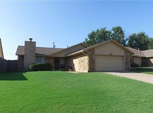 9924 Crest Dr, Midwest City, OK 73130