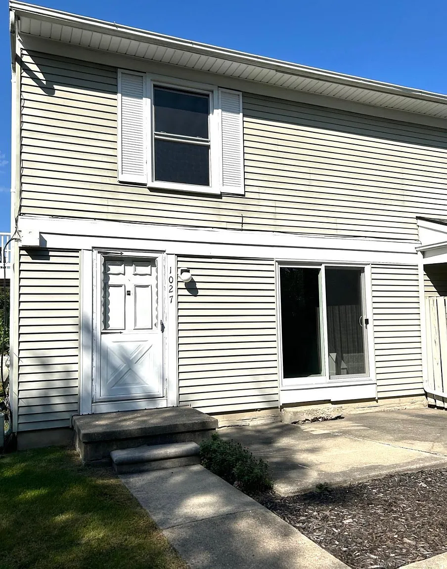 1027 S Dayton St photo 1