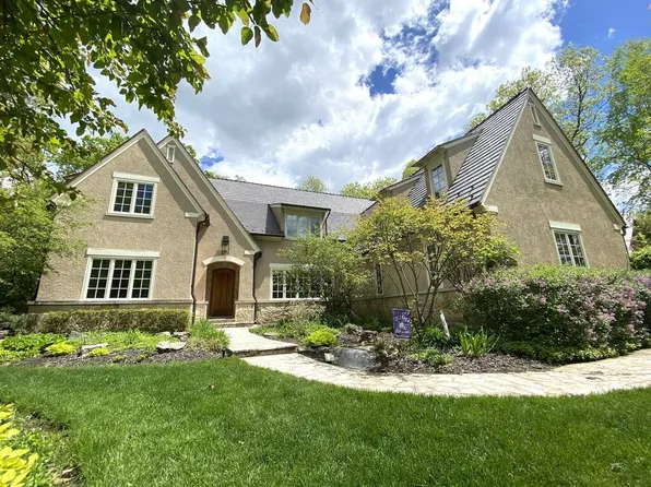 1225 Ashbury Ln, Libertyville, IL 60048