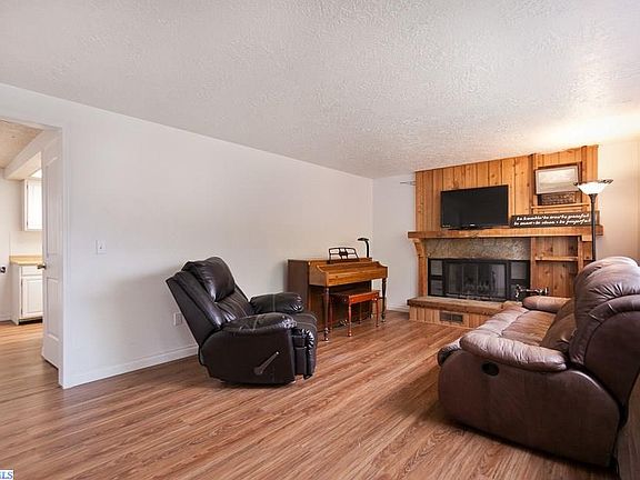5th image of 1255 SW Wadleigh Dr