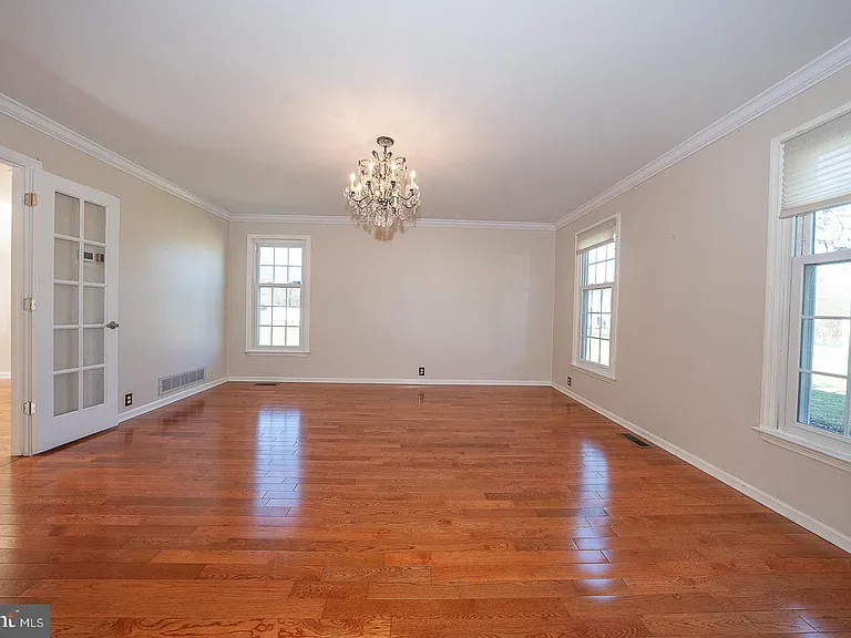 1099 Armstrong Ct — Photo 18