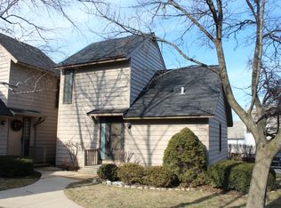 725 Shepard Ct, Gurnee, IL 60031