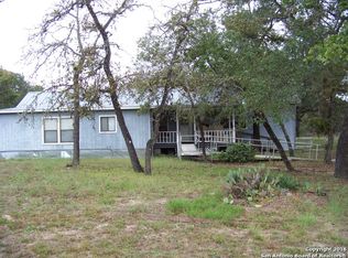 326 Shady Oaks Dr, Floresville, TX 78114