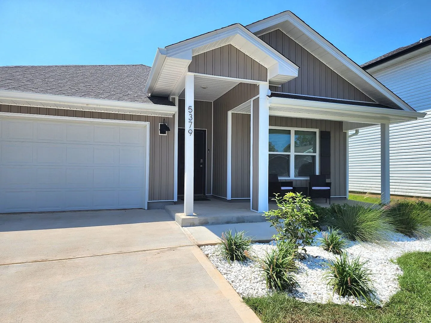 Almost Brand New 4 Bedroom, 2 Bath located in the heart of Pace! — Photo 3