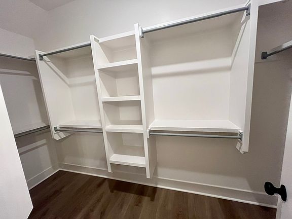 5th image of 4803 Old Oak Dr #4803