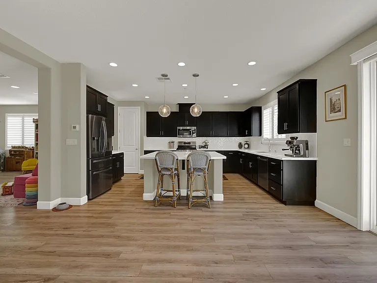 4037 Crane Ct — Photo 10