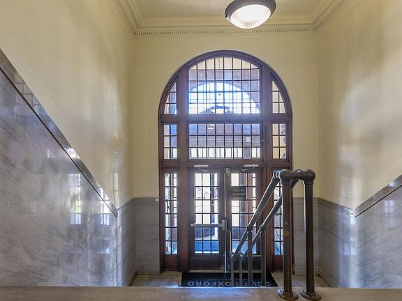 MODERN MEETS MAGNIFICENT