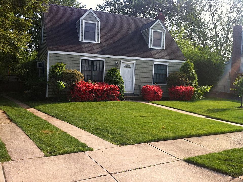 1st image of 18 Gables Dr