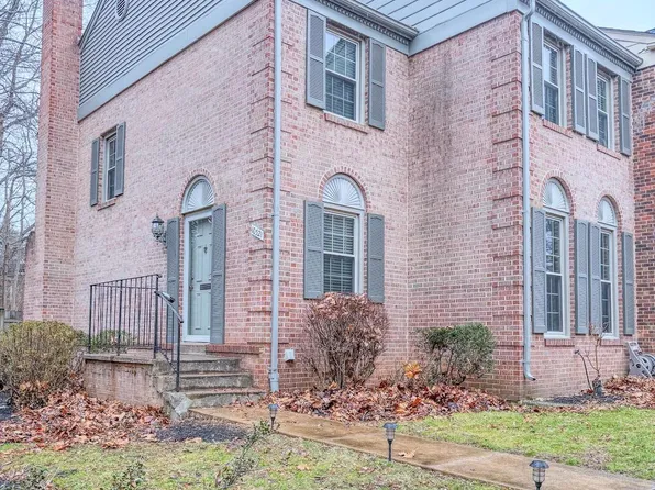 10321 Hampshire Green Ave, Fairfax, VA 22032