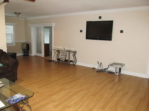 5th image of 4693 Dolphin Dr