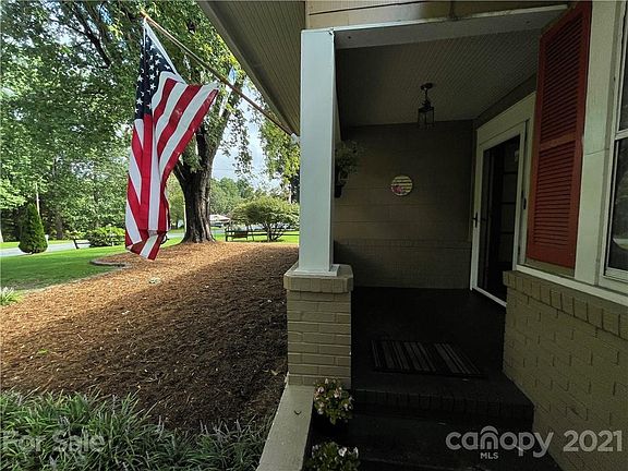 2nd image of 208 Lower Creek Dr NE