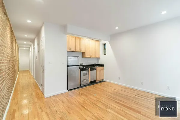 Rented by Bond New York | media 7