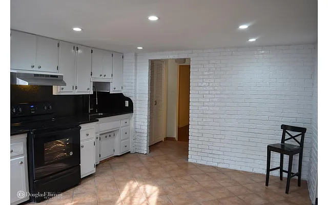 Rented by Douglas Elliman | media 26