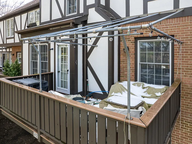 Nice deck off kitchen