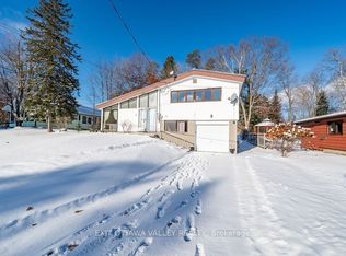 3 Newton Cres, Deep River, ON K0J 1P0