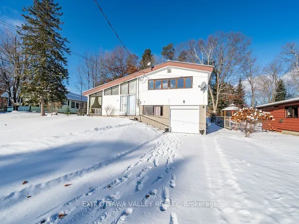 3 Newton Cres, Deep River, ON K0J 1P0