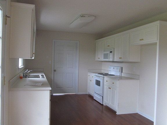 2nd image of 146 Kristina Dr