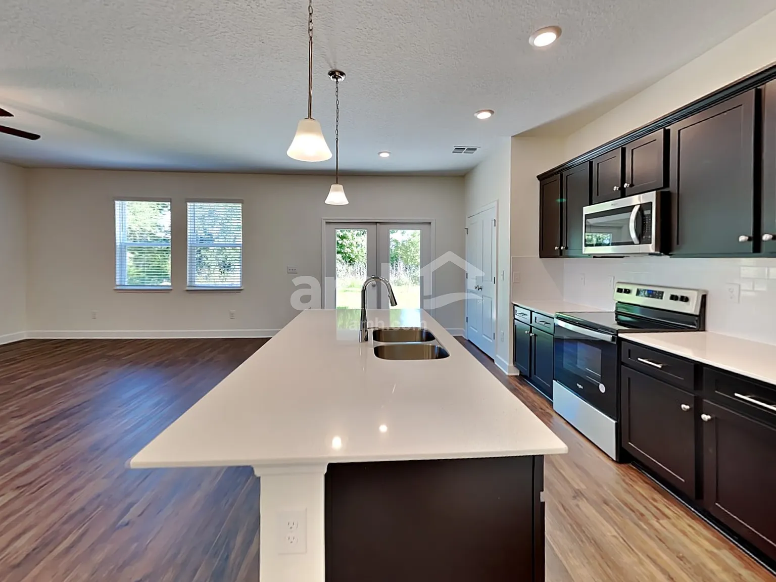 4 bed, 2.5 bath, 1977 sqft, $2,545 — Photo 4