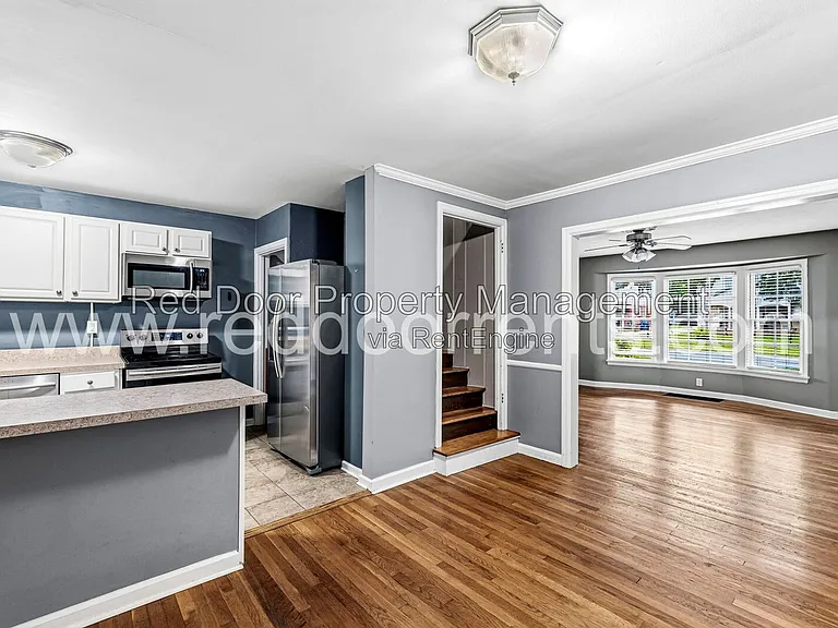 129 E 49th St — Photo 11