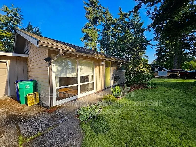 3 bed, 1.0 bath, 1000 sqft, $2,295 — Photo 3