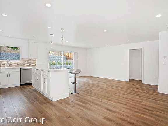4th image of 320 Catalina Dr APT B