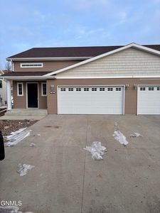 304 8th St NW, Watford City, ND, 58854