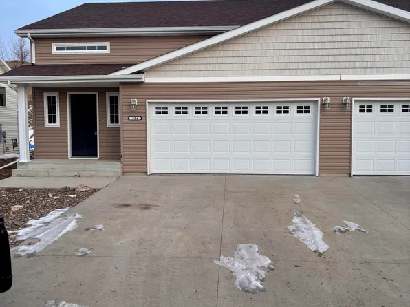 304 8th St NW, Watford City, ND 58854