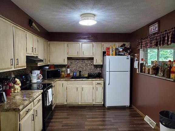 4th image of 23 Woodland Dr