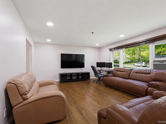 5th image of 21 Denver Drive