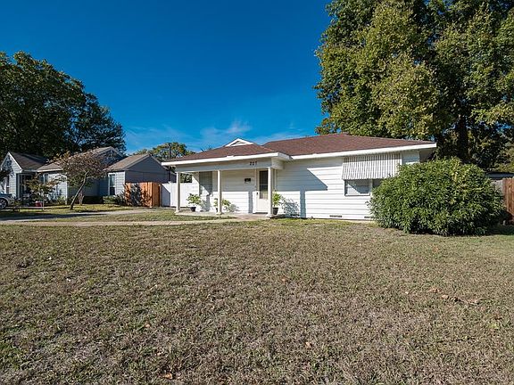 3rd image of 207 W Avenue E