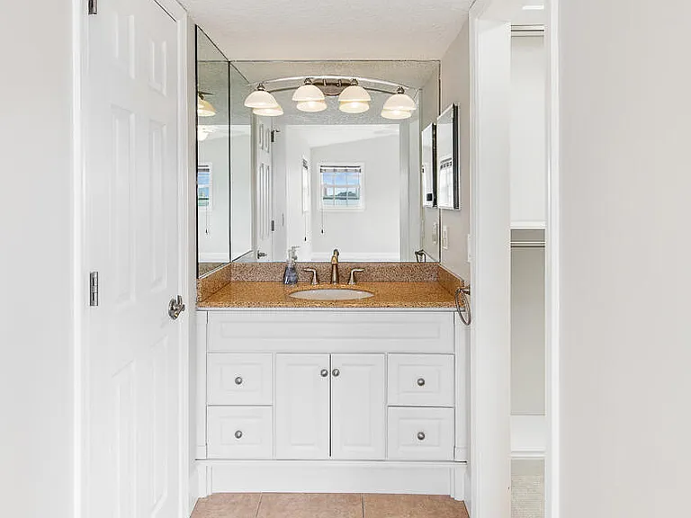 1060 Lake Shore Dr #201 — Photo 26