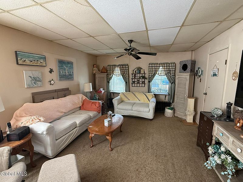 3rd image of 885 Emmett Street