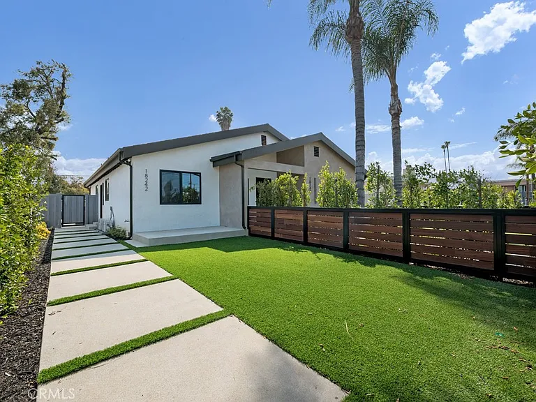 18238 Hartland St — Photo 12