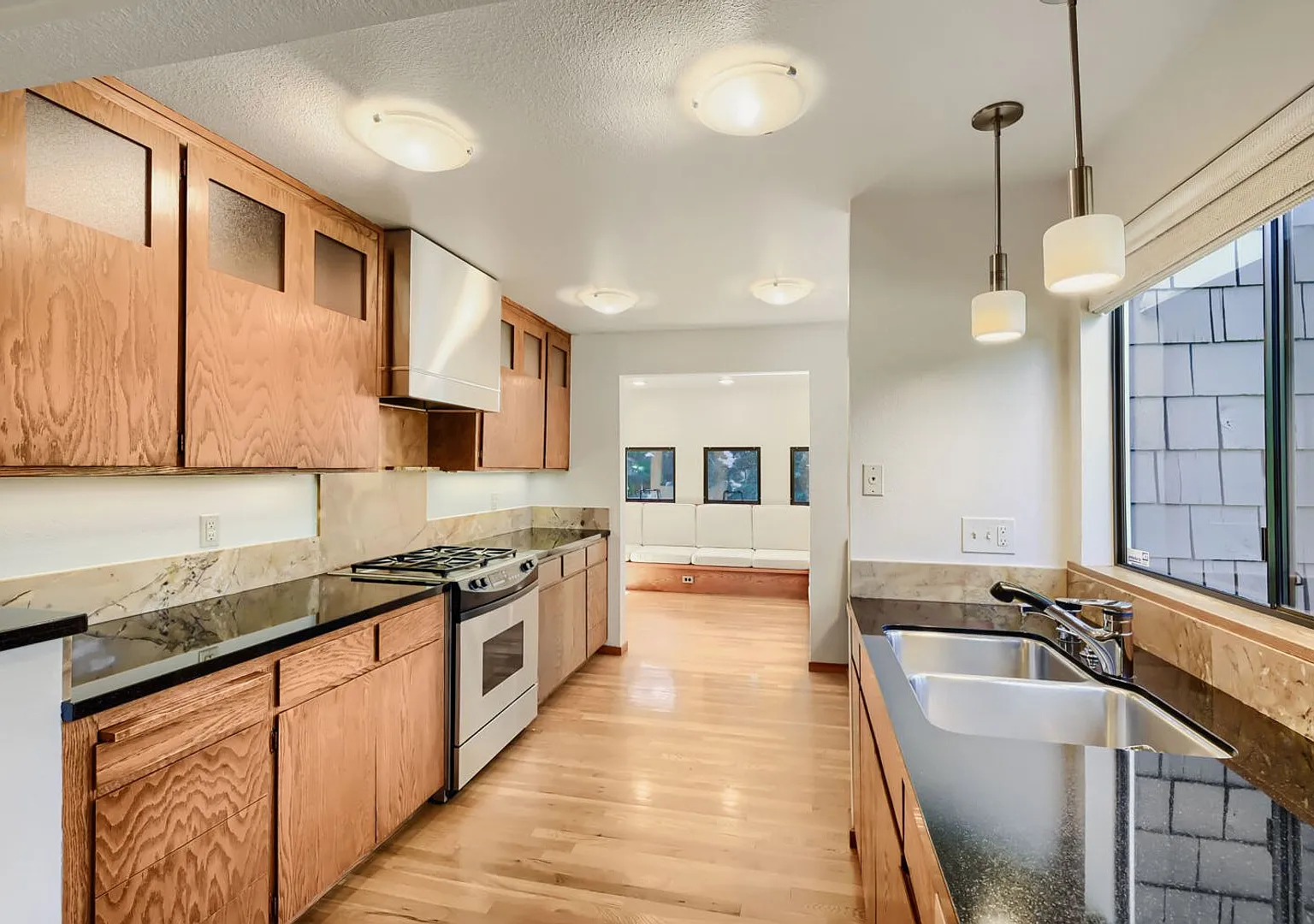 One Month Free! Architect-Designed Montlake Home | A/C | Arboretum Location — Photo 2